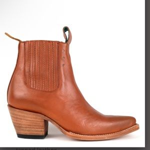 Pskaufman  
no.1001 freeway chelsea ankle boot tan/brown cognac leather 7.5